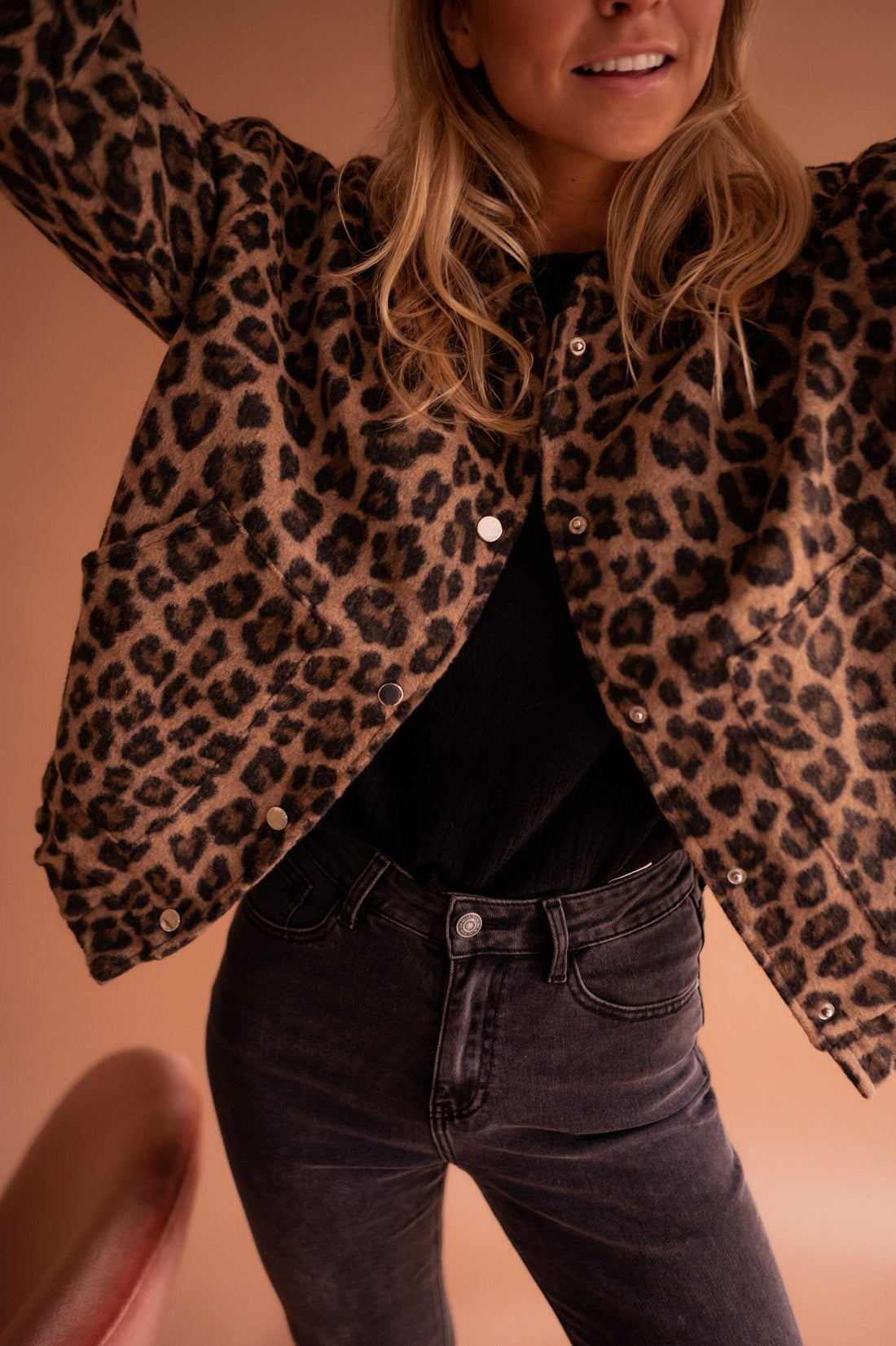 Dámská krátká bunda s leopardím vzorem | Dlouhý rukáv