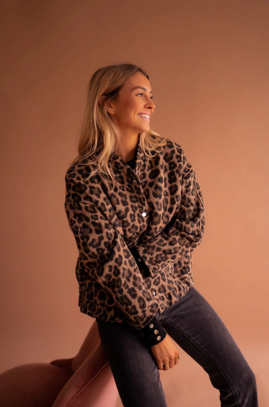 Dámská krátká bunda s leopardím vzorem | Dlouhý rukáv