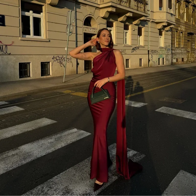 Dámské večerní šaty na jedno rameno | maxi